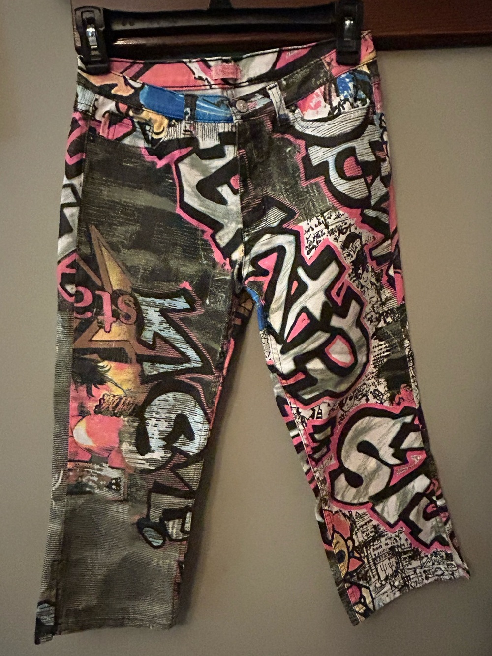 Roberto Cavalli Angels Graffiti Artwear Capri Jeans Tagged Medium really an XS